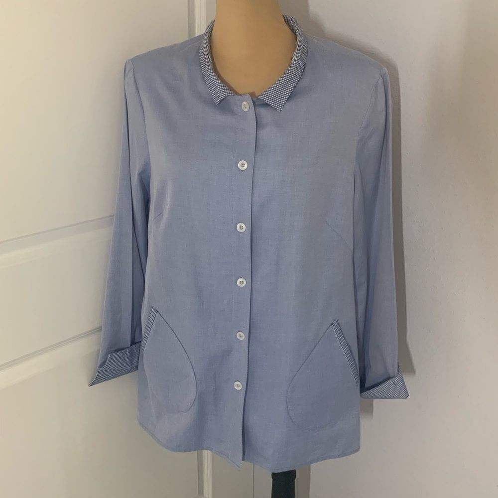 Nina Mclemore 100% Cotton Light Blue Button Down Collared Dress Shirt